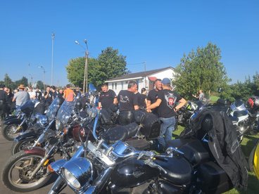 Zakończenie sezonu motocyklowego w Białej pod Wieluniem z udziałem prawie 800 motocyklistów 